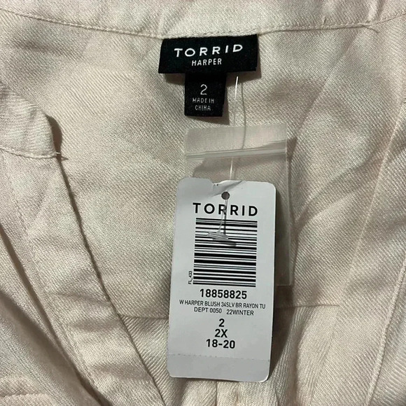 NWT Torrid Harper Blush Cream Blouse 26 - Picture 3 of 5